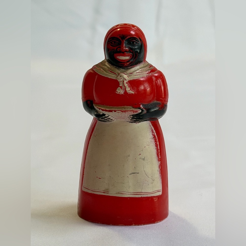 Charming Vintage Hard Plastic Figurine Salt/Pepper Shaker. 3”.